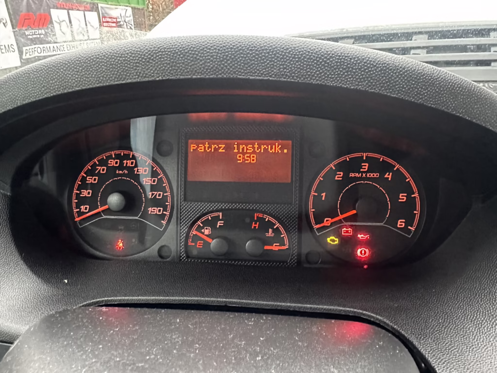 Citroen Jumper deska rozdzielcza - komunikat „Zlecić kontrolę system AdBlue”