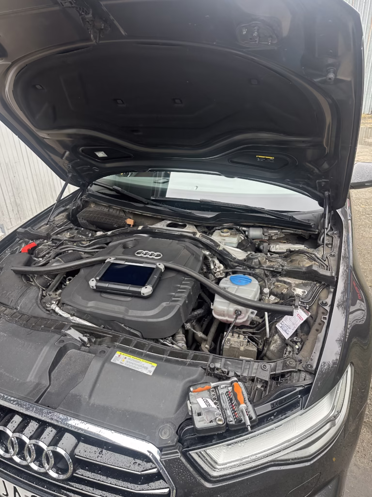 Otwarta maska Audi A6 C7 – rozpoczęcie diagnostyki