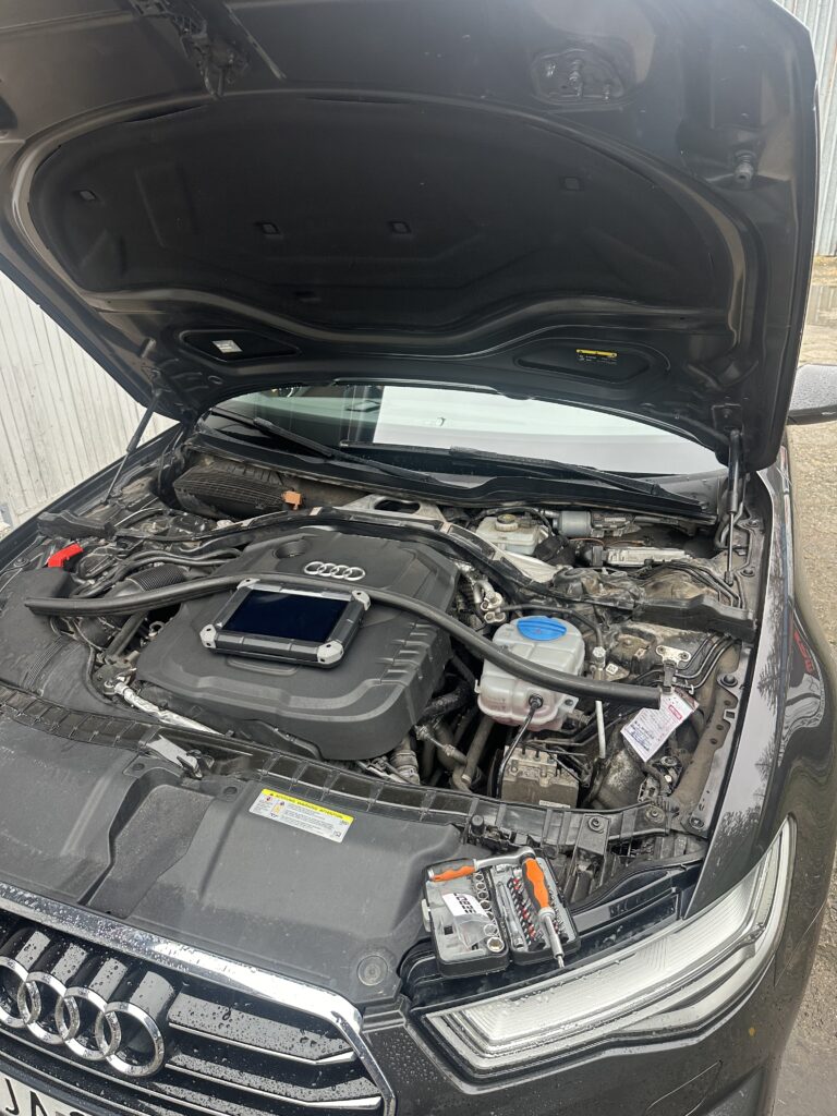 Otwarta maska Audi A6 C7 – rozpoczęcie diagnostyki