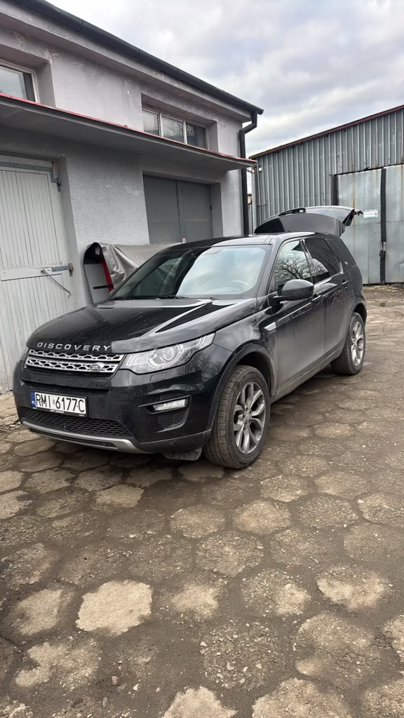 Land Rover Discovery przed diagnostyką – usuwanie AdBlue / DEF Land Rover Discovery 2.0 Diesel na placu – usuwanie AdBlue / DEF