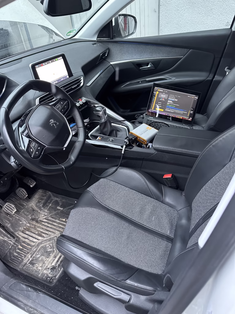 Laptop podłączony do OBD – wgrywanie pliku bez AdBlue w Peugeot 3008