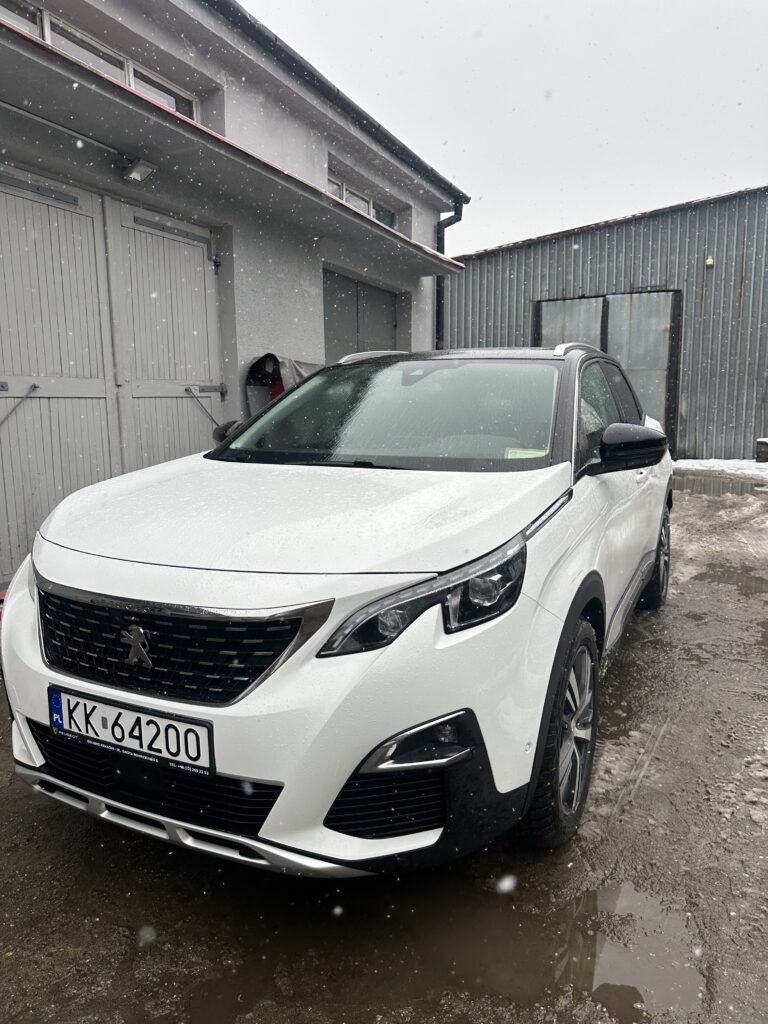 Peugeot 3008 na placu przed diagnostyką – usuwanie AdBlue Sebon Performance
