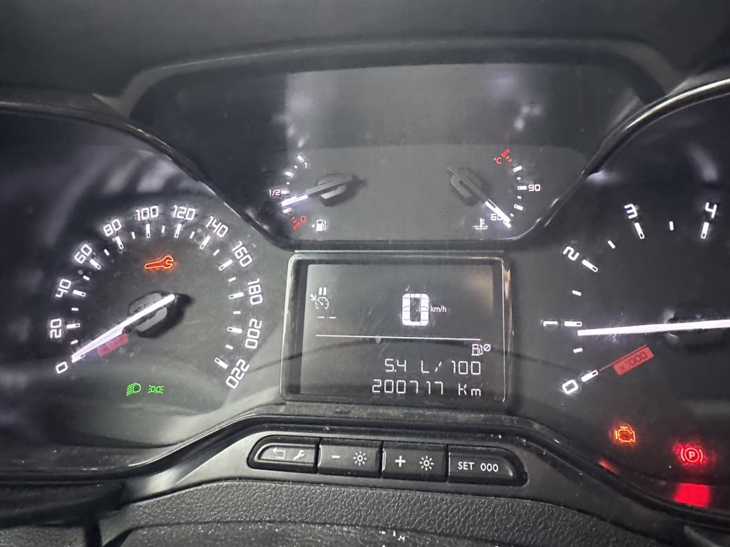 Kokpit bez błędu AdBlue Toyota Proace – kokpit bez błędu AdBlue po usunięciu