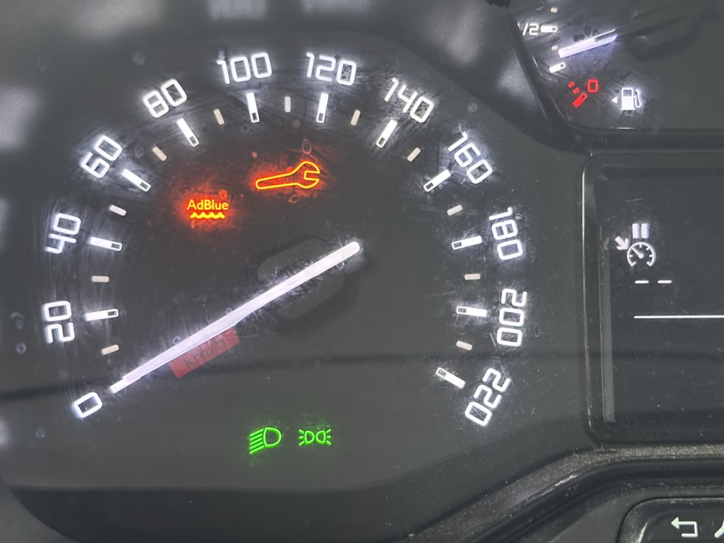 Kokpit z błędem AdBlue Toyota Proace – kokpit z błędem AdBlue