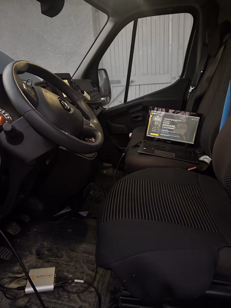 Wgrywanie zmodyfikowanego oprogramowania do Renault Master przez gniazdo OBD