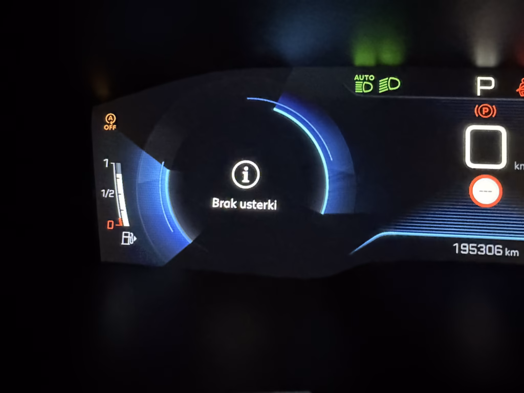 Deska rozdzielcza Peugeot 508 po usunięciu AdBlue - brak komunikatów o usterce