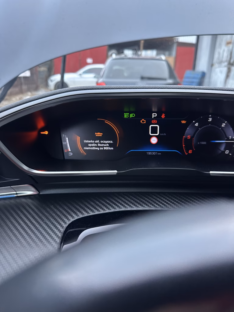 Komunikat na desce Peugeot 508 - usterka układu oczyszczania spalin, rozruch niemożliwy za 900 km