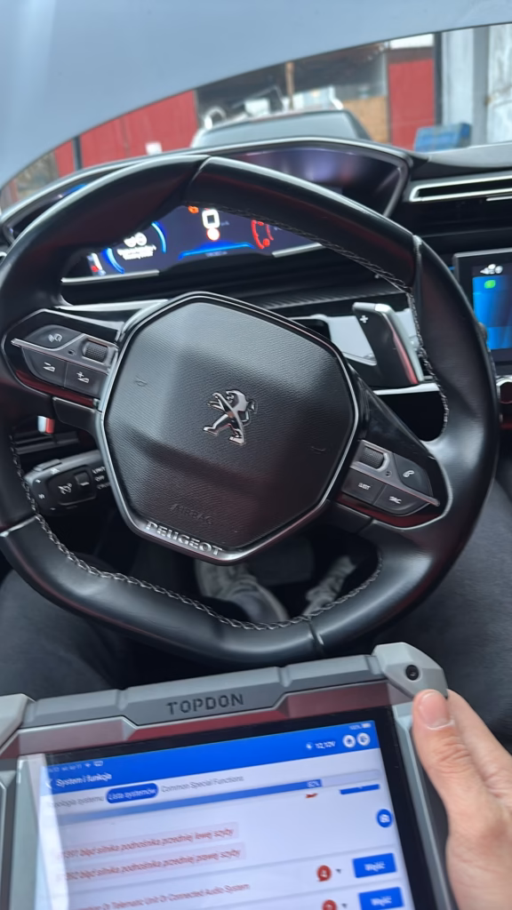 Odczyt błędów układu SCR w Peugeot 508 na komputerze diagnostycznym