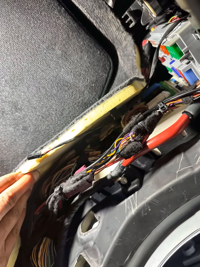 Podłączenie wiązki kamery cofania do instalacji BMW G21